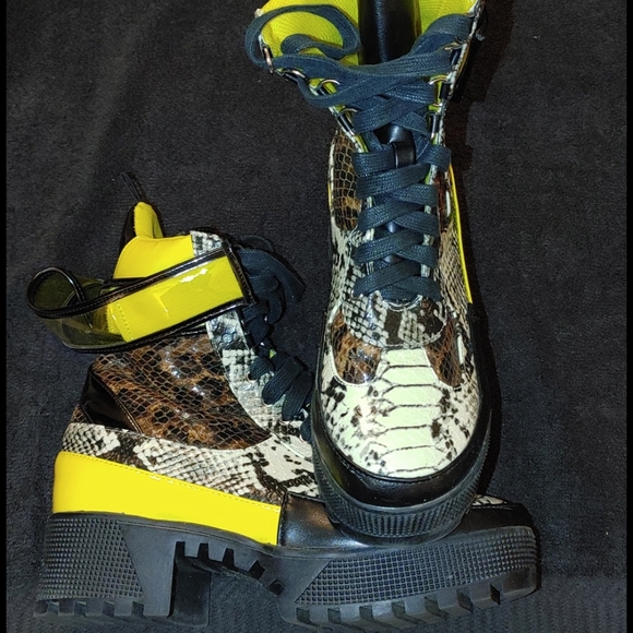 Shoes - Picture 2 of 2